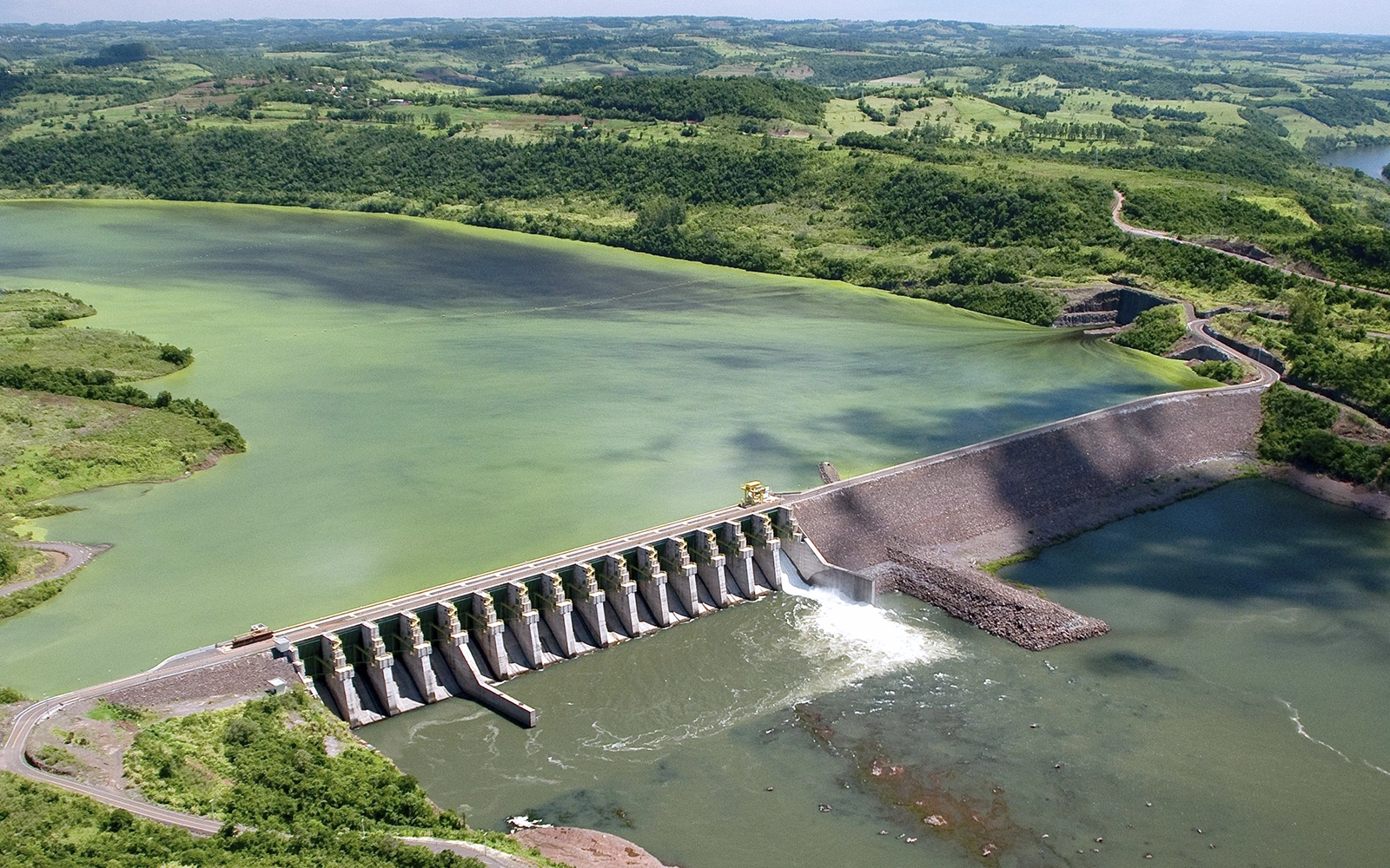 Visão aérea usina hidrelétrica Foz do Chapecó da AXIA Energia