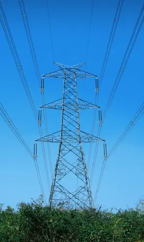 Torre de transmissão vista de frente