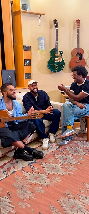 Grupo Gilsons em estúdio de gravação da música Semeia, trilha da campanha da AXIA Energia para o Rock in Rio 2026 e da playlist oficial do festival no Spotify.